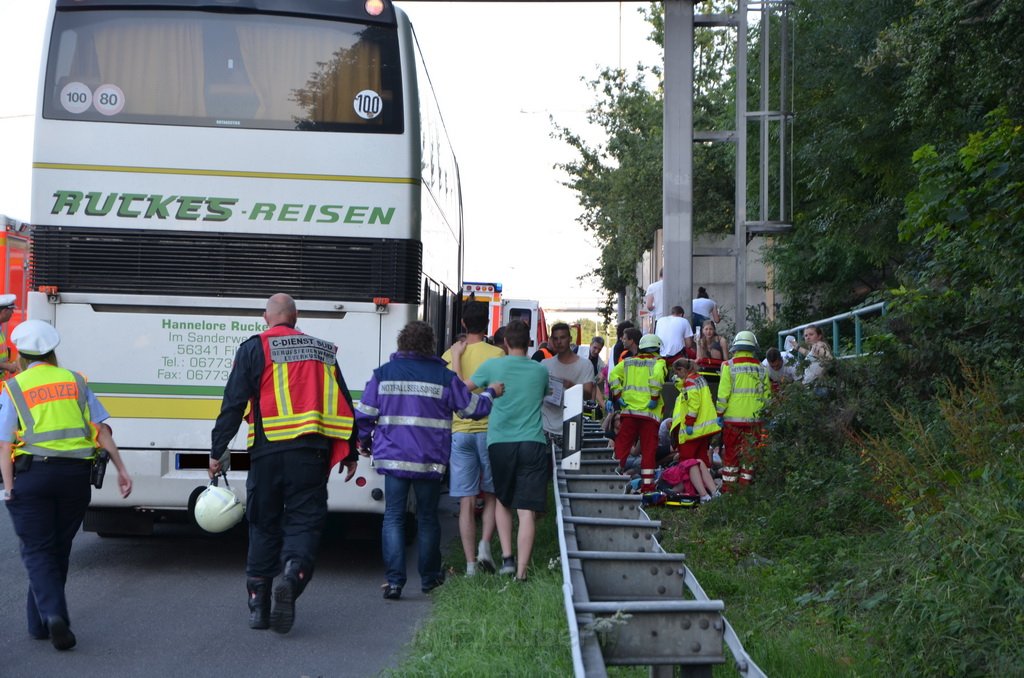 Einsatz BF Koeln Klimaanlage Reisebus defekt A 3 Rich Koeln hoehe Leverkusen P005.JPG